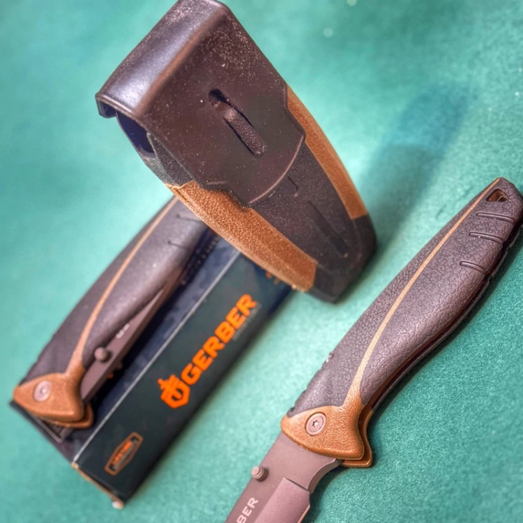 چاقو گربر Gerber (غلاف و چاقو تیز کن دار)